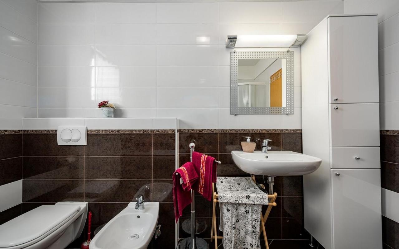 Iva House With Apartment ウマグ エクステリア 写真